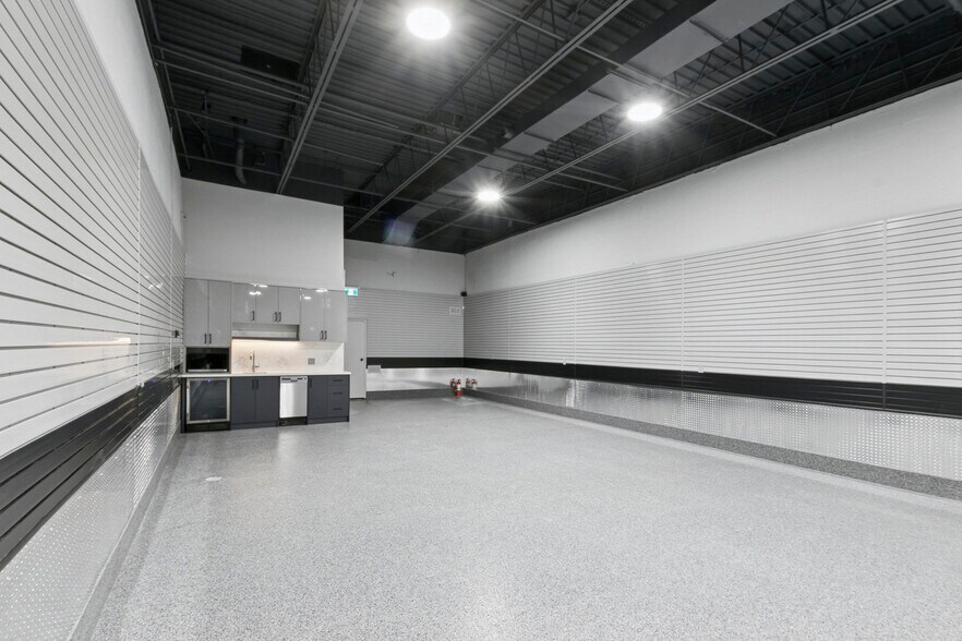 More Photos Of 2721 Markham Rd, Toronto Showroom For Lease