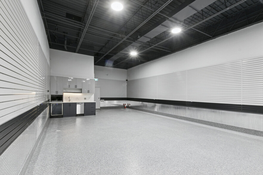 More Photos Of 2721 Markham Rd, Toronto Showroom For Sale