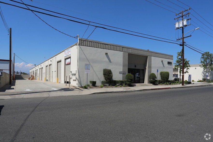 More Photos Of 2021 E Via Burton, Anaheim Warehouse For Lease