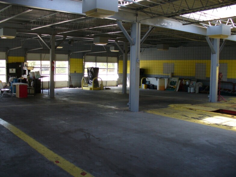 More Photos Of 3030 University Dr, Huntsville Carwash For Sale