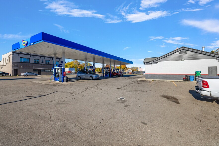 More Photos Of 186 N Gratiot Ave, Mount Clemens Service Station For Sale