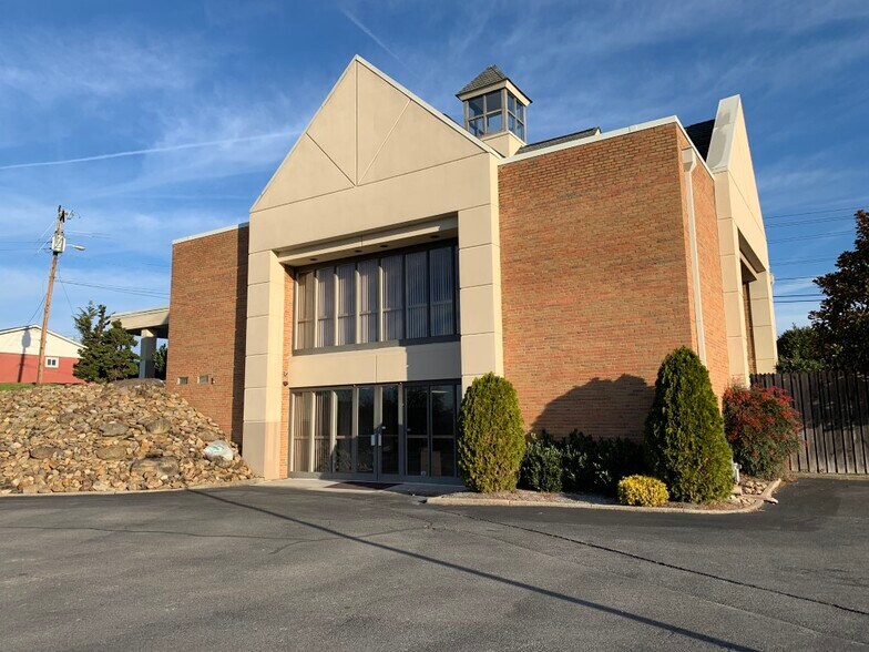 More Photos Of 10225 Chapman Hwy, Seymour Medical For Lease