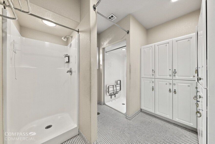 More Photos Of 125 NW Wall St, Bend Health Club For Lease