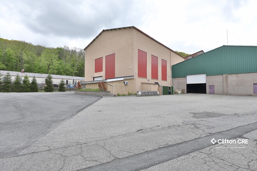 More Photos Of 126 E Dickerson St, Dover Warehouse For Lease