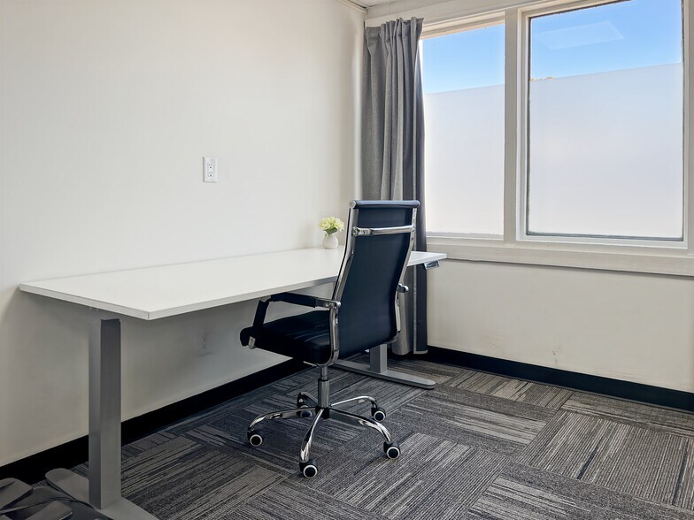 More Photos Of 4641 N 12th St, Phoenix Coworking Space