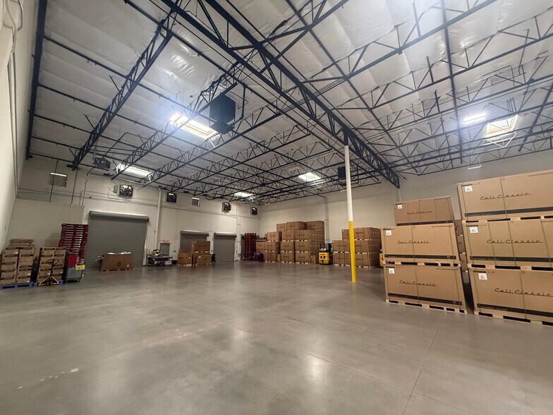 More Photos Of 7660 Dean Martin Dr, Las Vegas Warehouse For Lease