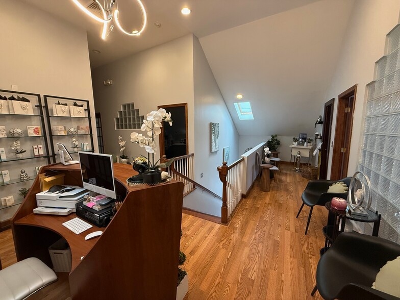 More Photos Of 5-7 Danbury Rd, Wilton Storefront Retail Office For Lease