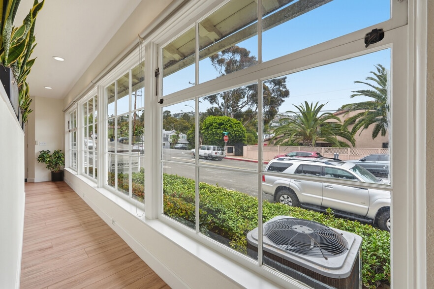 More Photos Of 1495 Glenneyre St, Laguna Beach Freestanding For Lease