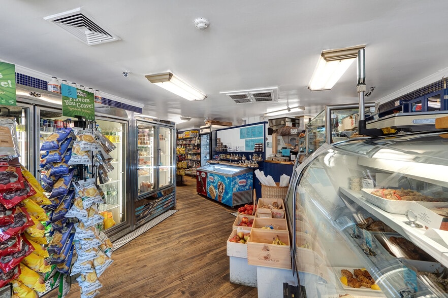 More Photos Of 472 Old Stone Hwy, East Hampton Storefront Retail Residential For Sale