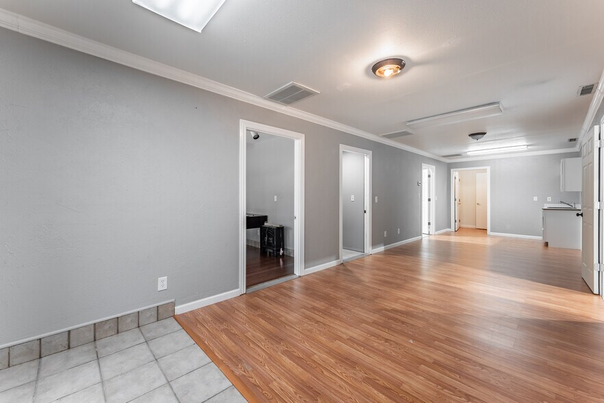 More Photos Of 160 Oldham Dr, Bella Vista Light Distribution For Sale