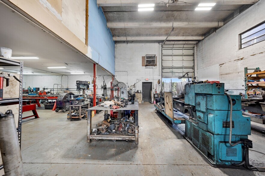 More Photos Of 8125 NW 93rd St, Miami Warehouse For Sale