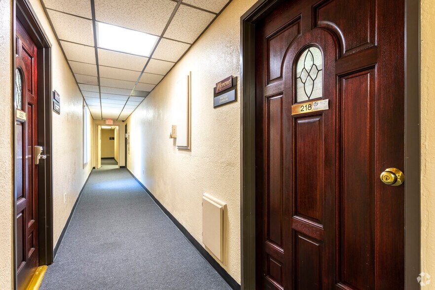 More Photos Of 1522 18th St, Bakersfield Storefront Retail Office For Lease