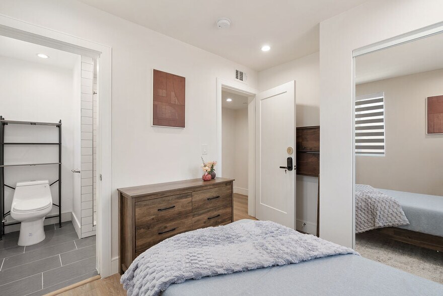 More Photos Of 1341 N Mariposa Ave, Los Angeles Apartments For Sale