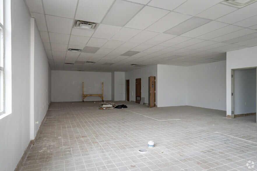 More Photos Of 2300 S Schaefer Hwy, Detroit Storefront For Sale
