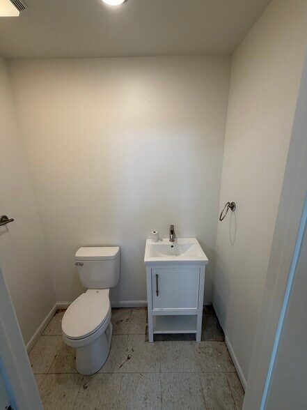 More Photos Of 202 River Oaks Dr, Hot Springs National Park Freestanding For Lease