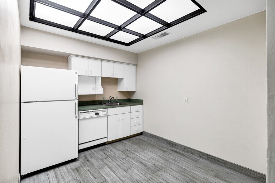More Photos Of 15405 N 99th Ave, Sun City Medical For Lease