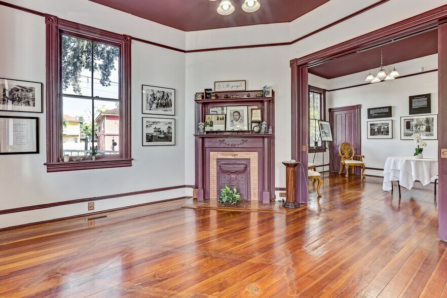 More Photos Of 422 W 43rd St, Savannah Storefront Retail Office For Lease