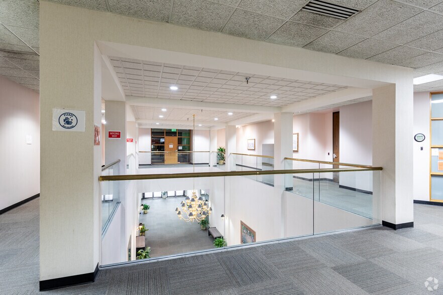 More Photos Of 7100 W College Blvd, Overland Park Storefront Retail Office For Lease