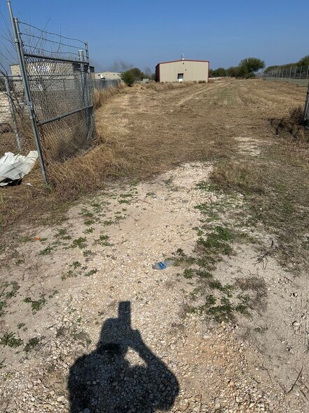 More Photos Of 2624 Highway 72, Three Rivers Warehouse For Lease