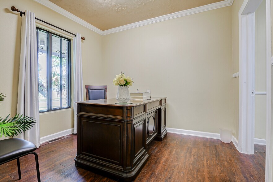 More Photos Of 2601 Prospect St, Houston Medical For Sale