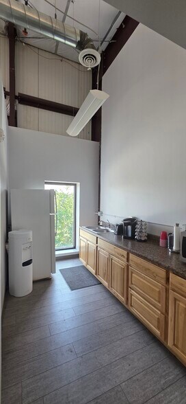 More Photos Of 3000 Airport Dr, Erie Light Manufacturing For Lease