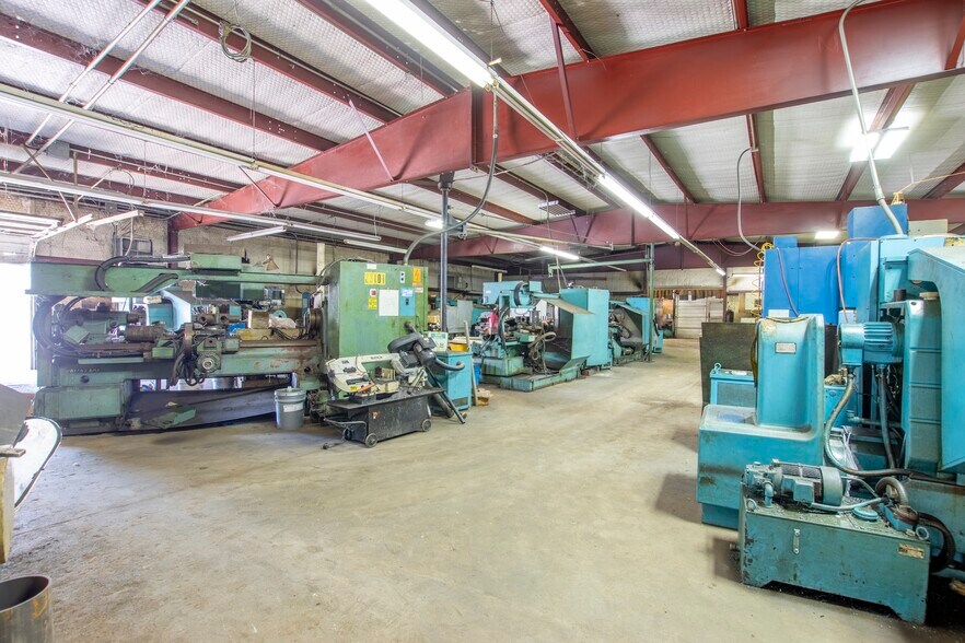 More Photos Of 2060 Highway 90 W, Sealy Manufacturing For Sale