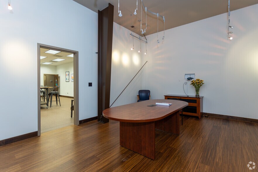 More Photos Of 165-167 River Park Rd, Mooresville Flex For Sale