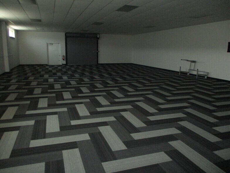 More Photos Of 900 Jefferson Rd, Rochester General Retail For Lease