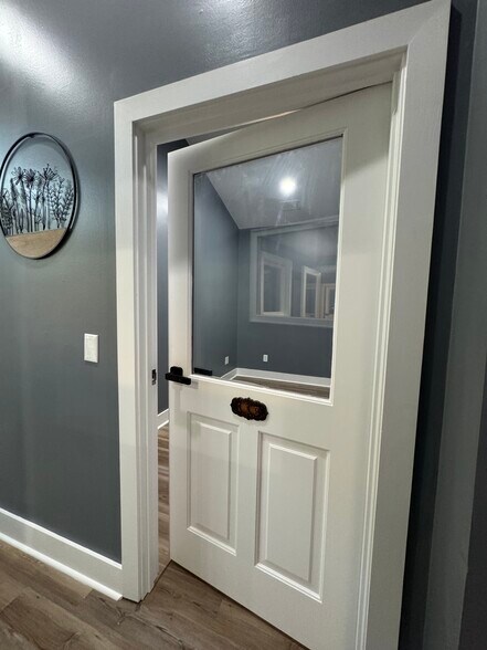 More Photos Of 301-304 Macy Dr, Roswell Medical For Lease