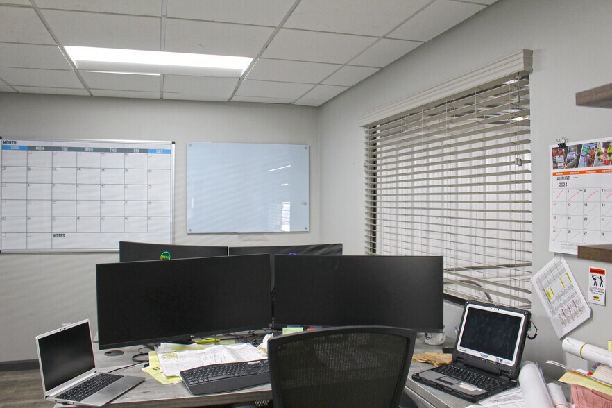 More Photos Of 101 Ritchie Rd, Capitol Heights Warehouse For Sale