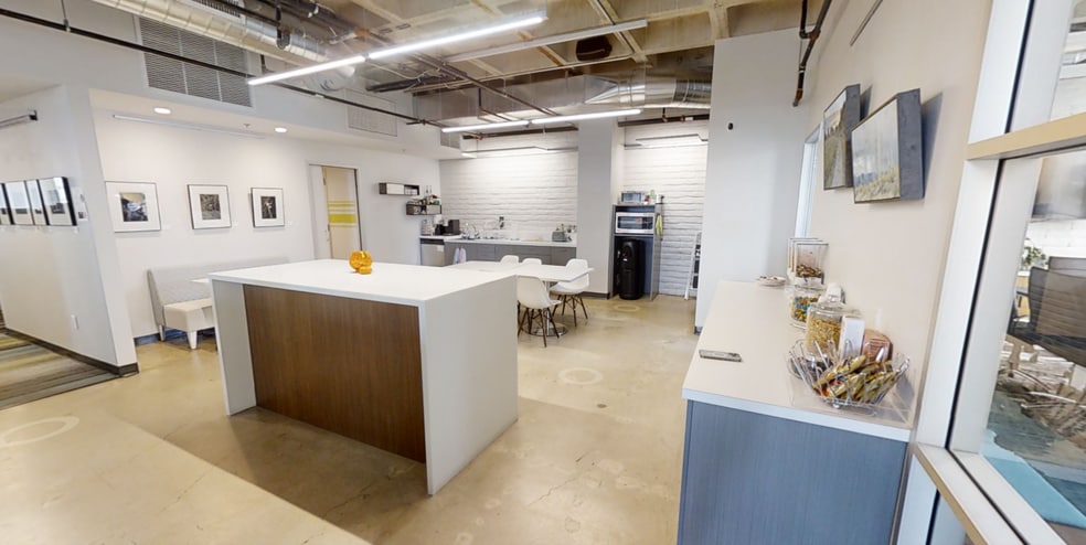 More Photos Of 1934 E Camelback Rd, Phoenix Storefront Retail Office For Lease