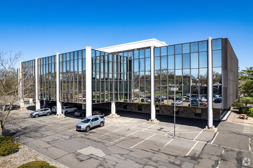 More Photos Of 20 Commerce Dr, Cranford Unknown For Lease