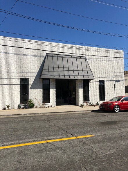 Primary Photo Of 2636 N Ontario St, Burbank Warehouse For Lease