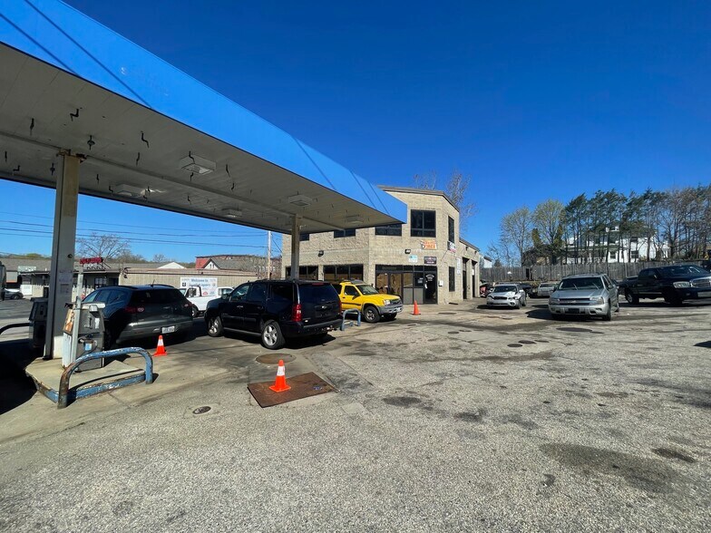 More Photos Of 94 W Warwick Ave, West Warwick Auto Repair For Lease
