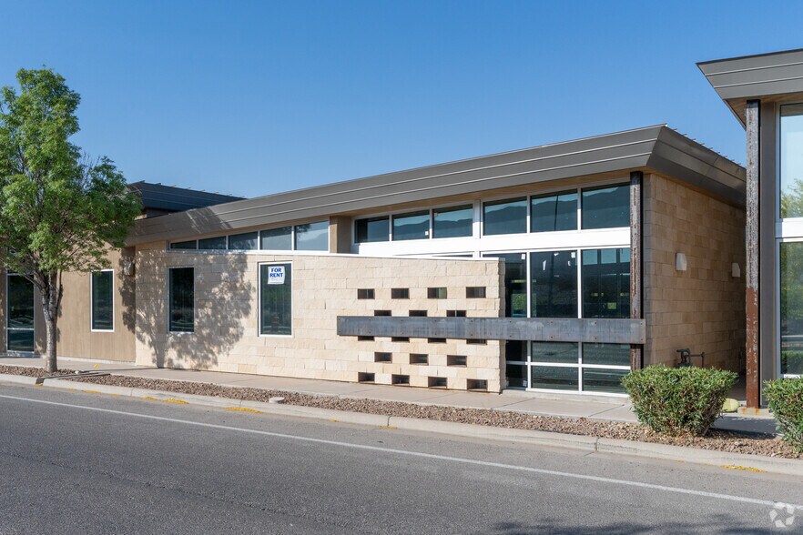 More Photos Of 6301 Northern Pass Dr, El Paso Medical For Lease