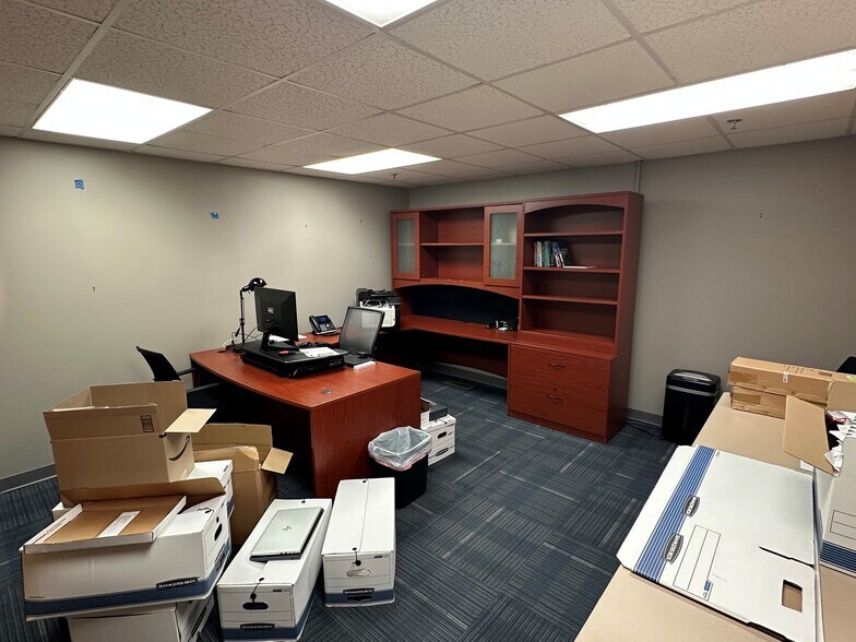 More Photos Of 7647 W 100th Pl, Bridgeview Warehouse For Sale