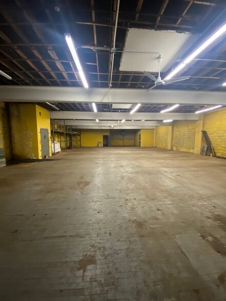 More Photos Of 230-236 Marshall St, Elizabeth Manufacturing For Lease