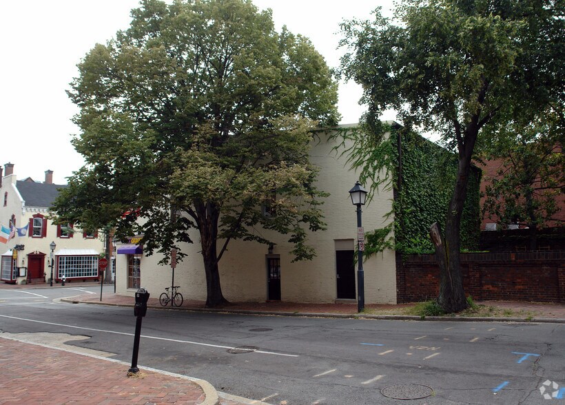 More Photos Of 130-132 King St, Alexandria Storefront For Lease