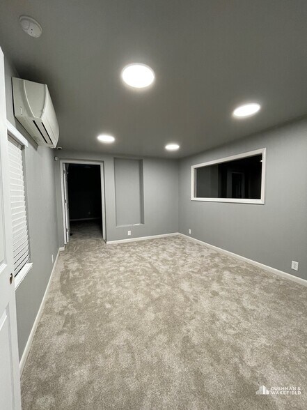 More Photos Of 116 Smokey St, Fort Collins Flex For Sale