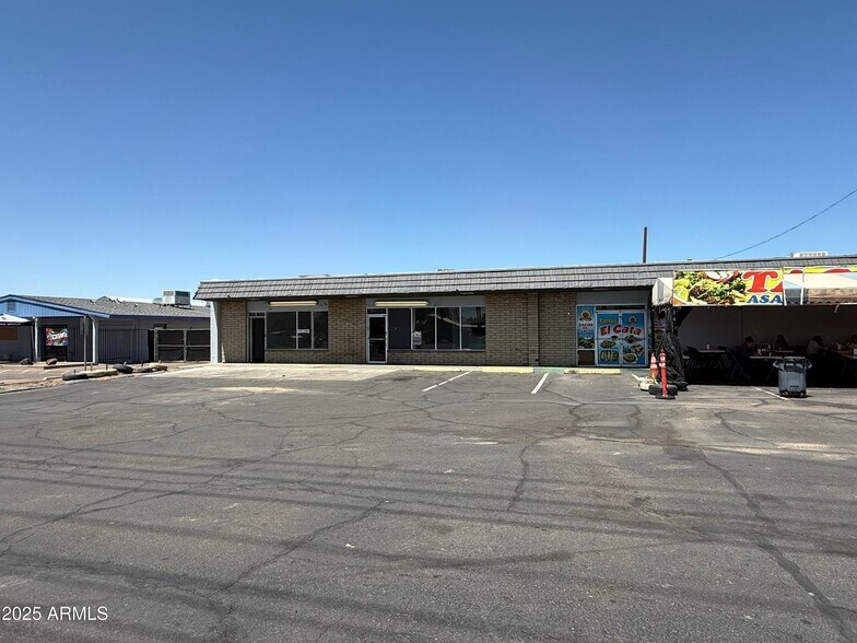 More Photos Of 5138 W Camelback Rd, Glendale Freestanding For Lease