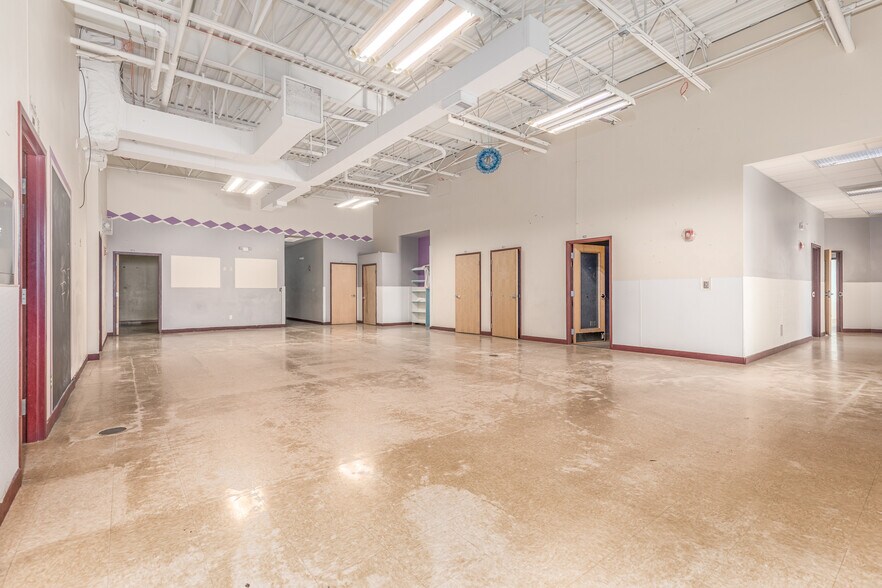 More Photos Of 1080 Corporate Blvd, Aurora Warehouse For Sale