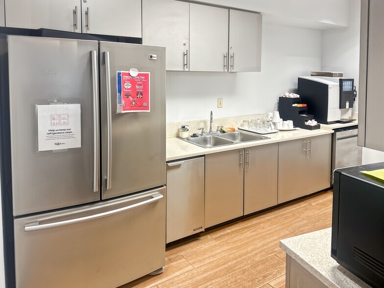 More Photos Of 2202 N Westshore Blvd, Tampa Coworking Space