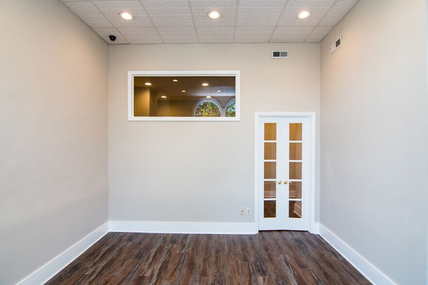 More Photos Of 214 W Main, Murfreesboro Storefront Retail Office For Lease