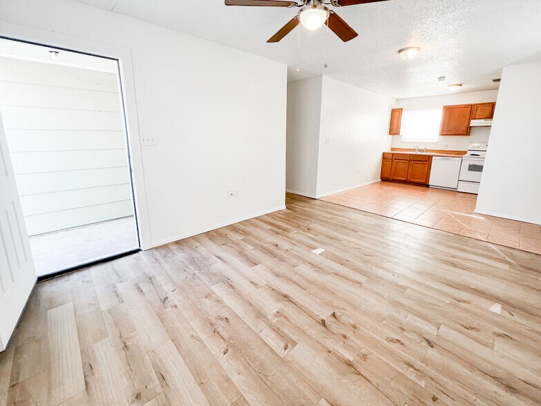 More Photos Of 900 Scurry St, Big Spring Apartments For Sale