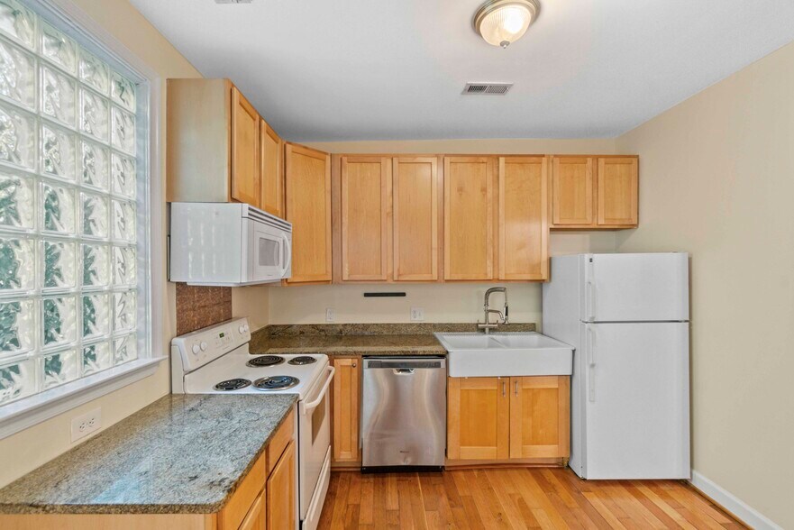 More Photos Of 5011 Roland Ave, Baltimore Apartments For Sale