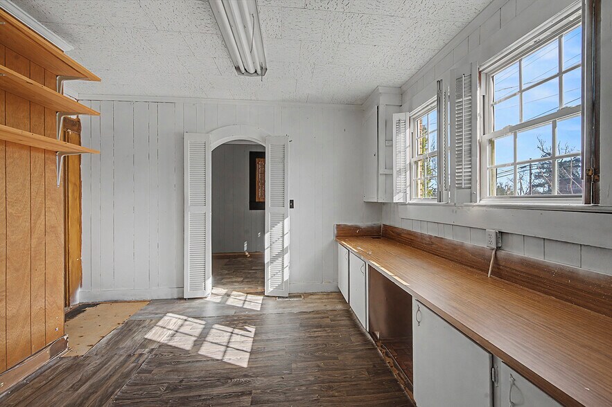 More Photos Of 12837 Magnolia St, Blakely Office For Sale