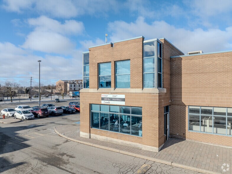 More Photos Of 243-263 Woodlawn Rd W, Guelph Storefront Retail Office For Lease