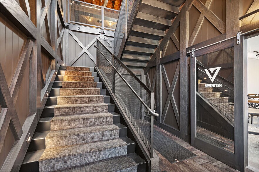 More Photos Of 17 E Brickel St, Columbus General Retail For Sale