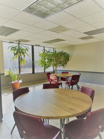 Primary Photo Of 960 Rand Rd, Des Plaines Office For Lease