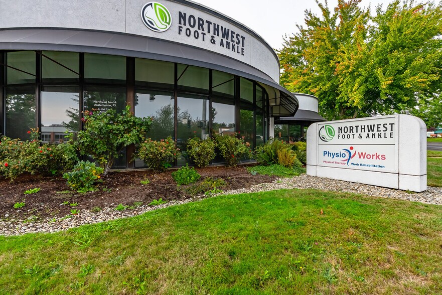 More Photos Of 9399 Ridgetop Blvd NW, Silverdale Storefront Retail Office For Lease